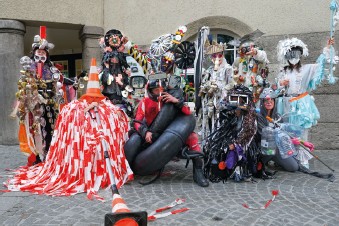 Street-Performance der Gruppe Mullamulla zur Eröffnung